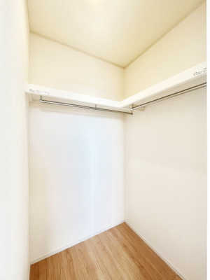 ̑@A`Walk-in Closet`@̗mĂVɂȂɂEH[NCN[[bgBmȊOɂAigȂƓdX[cP[XAXgbNiȂǉłЕtԂłB