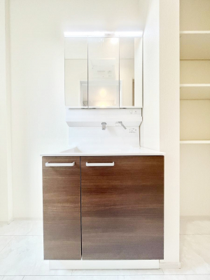 ʑEʏ@A`Dressing Room`@\ȑ傫̐ʑ͎[鎖ȂAgȂ݃`FbN⎕ȂǁA̍QԂłzeCNȃXy[Xŗ]TƂƂĒ܂B