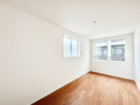 Q@`Bed Room`@؂̉肪₳t[O͈炬炷vCx[gԁB߂̃t[Oł̂ŁAǎƂ}b`AXɍLĂʂB