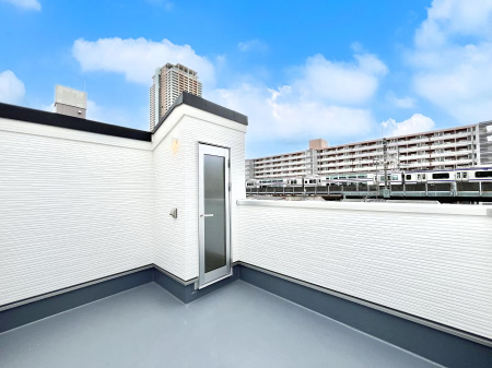 oRj[@`Balcony`@oRj[ŊJȂǏĉ߂ÂFlƏW܂ă`JcBX̕炵ƏAz̕炵łłˁI