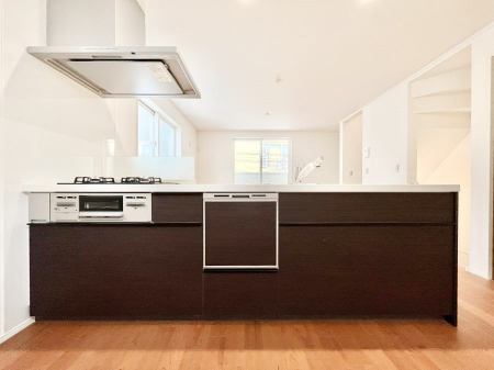 Lb`@`Kitchen`@beރrOAȂLb`BƂ́Ał͂ȂA炵AKɂꏊBΊ̖A炬̓X̂߂ɁAŐV̐ݔEdl̗pB