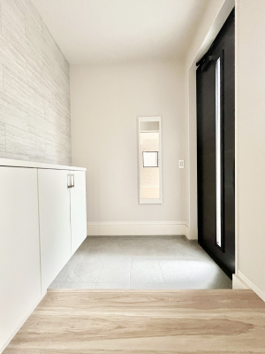 ց@`Entrance`@ւ͉Ƃ̊Ƃ܂䂪Ƃ̃ZX肰Ȃ閣͂錺֑ÿ݂BAxɉƑقƂłSn悢ԑ؂łˁ