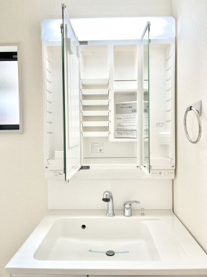 ���̑����ρ@�O�ʋ��̗��ɁA���ϕi��q���p�i�Ȃǂ����[�\�B���ʑ����������ƕۂ��܂��I