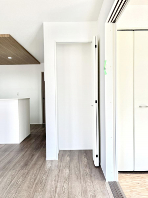 ���̑����ρ@���r���O���[�B�����Ɏ��[������ƕ����W�܂�LDK���X�b�L���Еt�������ł��ˁB  