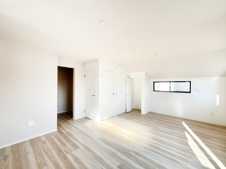 ���̑����ρ@�����`Bed Room�`�@���q�l�̐����ɍ��킹�ďZ�܂��̃��C�A�E�g���ς��܂��B�v�t���̃v���C�o�V�[���d��������A�����ɍ��킹�Ċ���x�b�g��z�u������B���������z���Ă̏Z�܂��I�т���؂ł��B