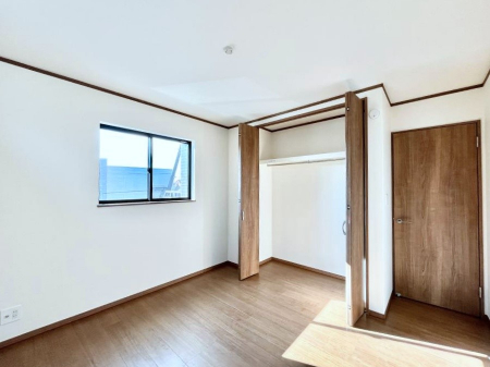 �Q���@�����`Bed Room�`�@�u��������������l�v�Ƃ��v�w�ł�����肭�낰��Q���B�����̉Ǝ��₨�d���ɔ�ꂽ���̓t�J�t�J�̃x�b�g�Ŗ�����Ă��������B�e���r��{�I�������Ă����K�ȍL����������