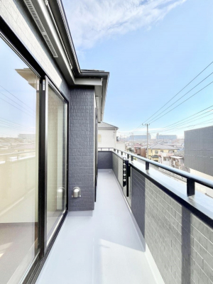 �o���R�j�[�@�����`Balcony�`  �o���R�j�[�͉������z���������݁A���z�c����󕨂��C�����悭�������Ƃ��ł��܂��B  �g���₷���J���I�ȃo���R�j�[�ł����z�����������Ղ�~�蒍���A�o���R�j�[�t���Z�܂��B  