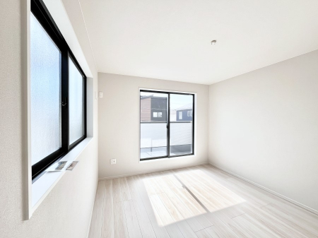 ���̑����ρ@�������P�������`Bed Room�`  �u��������������l�v�Ƃ��v�w�ł�����肭�낰��Q���B�����̉Ǝ��₨�d���ɔ�ꂽ���̓t�J�t�J�̃x�b�g�Ŗ�����Ă��������B�e���r��{�I�������Ă����K�ȍL����������