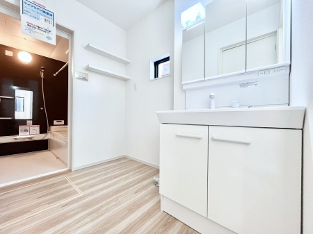 �@���ʏ��͂�Ƃ�̂���X�y�[�X�ŁA�g�x�x�������̃X�L���P�A���S�ɗ]�T�������Ăł������ł��B  