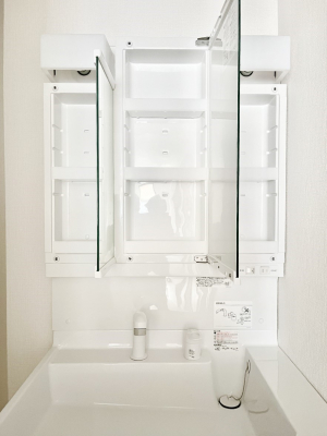 ���̑����ρ@�O�ʋ��̗��ɁA���ϕi��q���p�i�Ȃǂ����[�\�B���ʑ����������ƕۂ��܂��I��2�������d�l