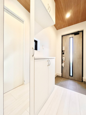 ���ց@�������P�������`Entrance�`�@�Ƃ̒��ł��q�l���}����ŏ��̏ꏊ�ł��錺�ւ́A�Ƃ̈�ۂ��̂��̂ł��I�L�x�Ȍ��֎��[�ŁA����Y��ɕۂ��Ƃ��o���܂��􌺊ւɂ͂����Ղ���[�̉��ʔ��������I