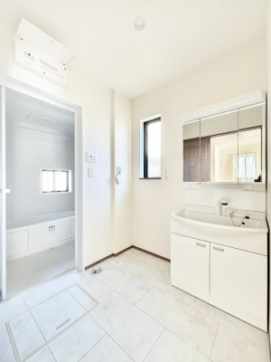 ���̑��@������B�������`Dressing Room�`�@�Â��Ȃ肪���Ȑ��ʏ�����������ƍ̌��Ɗ��C���\�Ȃ̂ŋC�����悭���g�������܂��B�O�ʋ��^�C�v�̐��ʑ�͋������[�ŎU�炩�肪���Ȑ��ʏ����X�b�L����