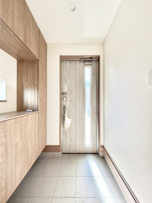 ���ց@������B�������`Entrance�`�@�Ƃ̒��ł��q�l���}����ŏ��̏ꏊ�ł��錺�ւ́A�Ƃ̈�ۂ��̂��̂ł��I�L�x�Ȍ��֎��[�ŁA����Y��ɕۂ��Ƃ��o���܂��􌺊ւɂ͂����Ղ���[�̉��ʔ��������I