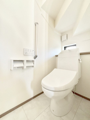 �g�C���@������B�������`Toilet�`�@�Y��E�X�b�L���E���K�ȃE�H�V�����b�g�t�g�C���ł��낰���Ԃł��B�̌������薾�邭�A���K��ԂƂȂ��Ă���܂��������g���ꏊ�����炱���̔z���ł��I