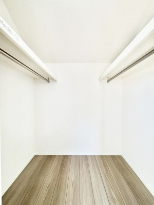 ���̑��@�����`Walk-in Closet�`�@�K�v�Ȃ��̂�R�[�f�B�l�[�g���ꗗ���Ċm�F�ł��A�g�x�x�⏀�����Z���ԂōςރE�H�[�N�C���N���[�[�b�g��ݒu���܂����B�Ƃ̒�����������Ƃ�����֗��Ȏ��[�X�y�[�X�ł��B