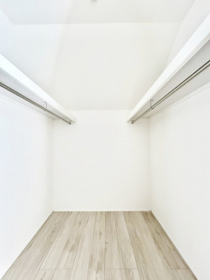 ���̑��@�����`Walk-in Closet�`�@�K�v�Ȃ��̂�R�[�f�B�l�[�g���ꗗ���Ċm�F�ł��A�g�x�x�⏀�����Z���ԂōςރE�H�[�N�C���N���[�[�b�g��ݒu���܂����B�Ƃ̒�����������Ƃ�����֗��Ȏ��[�X�y�[�X�ł��B