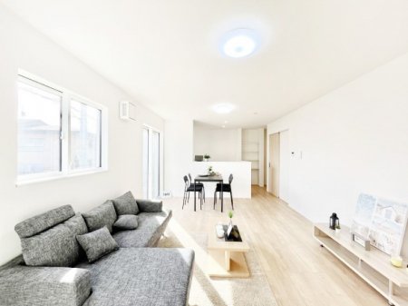 ̑ρ@Ƒ̏Ί炪RƐ܂ĂAȕ͋C̃_CjOɎdオĂ܂B