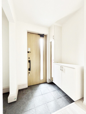 ���ց@�����`Entrance�`�@�Ƃ̒��ł��q�l���}����ŏ��̏ꏊ�ł��錺�ւ́A�Ƃ̈�ۂ��̂��̂ł��I�L�x�Ȍ��֎��[�ŁA����Y��ɕۂ��Ƃ��o���܂��􌺊ւɂ͂����Ղ���[�̉��ʔ��������I