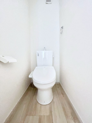 �g�C���@�g�C����1�K��2�K���ꂼ��ɔz�u����Ă��ĂƂĂ��֗��ł��B 