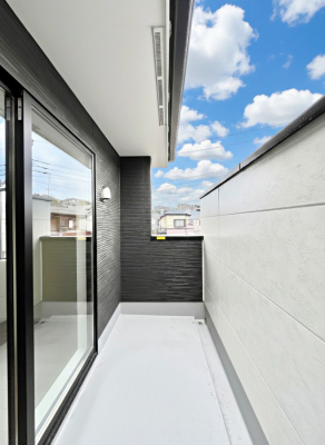 �o���R�j�[�@�����`Balcony�`  �o���R�j�[�͉������z���������݁A���z�c����󕨂��C�����悭�������Ƃ��ł��܂��B  �g���₷���J���I�ȃo���R�j�[�ł����z�����������Ղ�~�蒍���A�o���R�j�[�t���Z�܂��B  