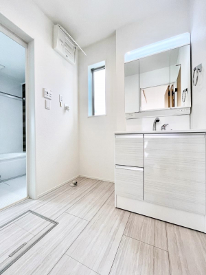 ̑@Ă̂ŎC̑ꏊłC\s܂B̐gxxCǂI