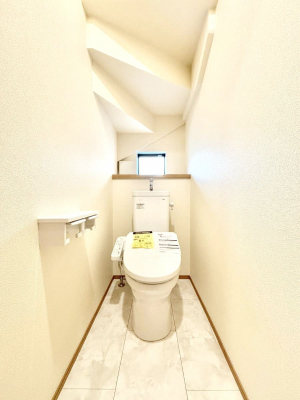 �g�C���@�����`Toilet�`  �Y��E�X�b�L���E���K�ȃE�H�V�����b�g�t�g�C���ł��낰���Ԃł��B  �g�C���͖����g�킴��𓾂Ȃ����́B����������ۂ������ł��ˁB  �g�C����2��������̂Œ��̍��G���ɕ֗��ł��I