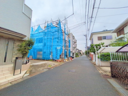 ���n�O�ώʐ^�@�`Exterior�`�@�O�ʓ��H�F�k6m�����A��4.5m�����@�p�n�ŗz����ǍD�B����炩�ȗz�˂����ǂ̂������ɂ��~�蒍���܂��悤�ɁA���K����ǋ������Ԏ�݌v�B�������b�݂̖L���ȉi�Z�̒n�ւƕς��Ă���܂�