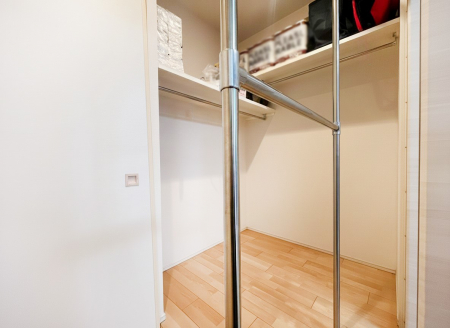 ���[�@�����`Closet�`�@�ǖʃN���[�[�b�g������΃^���X��u���K�v���Ȃ��A�o������̂Ȃ��X�b�L����Ԃ��ێ��ł��܂��B����ꂽ�X�y�[�X��L���Ɋ��p�ł������B���ꕔCG���H�L