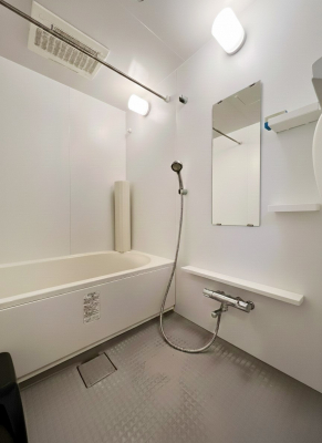 �����@�����`Bath Room�`�@����̔�������Ă���閾�邢�������̂���o�X���[���B������芰����o�X���[���ŁA�����̃o�X�^�C�����y���݂ɂȂ肻���ł��B�@���ꕔCG���H