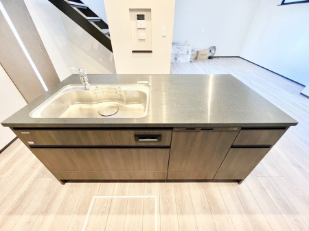 �L�b�`���@�����`Kitchen�`�@�u���������͉�����낤�v����ȃL�b�`���Ȃ�v�������藿�����ł����Ⴂ�܂��B�L�b�`������̓��r���O����]�ł��܂��B�Ƒ����Ȃ��邨�Ƃ������ɂ������܂��B