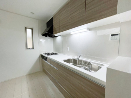 �L�b�`���@����-Kitchen-�@�L���Ďg���₷���L�b�`���Ȃ�q�ǂ������Ƃ�������ɗ�������������A��Еt������`���Ă��炤�̂ɂ��֗��B  ���[�������Ղ肠��̂ŁA������������Ɛ����Ȉ�ۂ�ۂĂ܂��B  