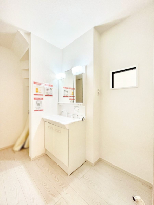 ���ʑ�E���ʏ��@�����`Dressing Room�`�@�Â��Ȃ肪���Ȑ��ʏ�����������ƍ̌��Ɗ��C���\�Ȃ̂ŋC�����悭���g�������܂��B�O�ʋ��^�C�v�̐��ʑ�͋������[�ŎU�炩�肪���Ȑ��ʏ����X�b�L����