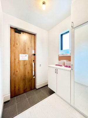 ���ց@�����`Entrance�`�@�Ƃ̒��ł��q�l���}����ŏ��̏ꏊ�ł��錺�ւ́A�Ƃ̈�ۂ��̂��̂ł��I�L�x�Ȍ��֎��[�ŁA����Y��ɕۂ��Ƃ��o���܂��􌺊ւɂ͂����Ղ���[�̉��ʔ��������I