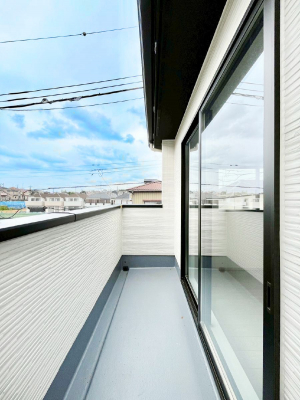 �o���R�j�[�@�����`Balcony�`  �o���R�j�[�͉������z���������݁A���z�c����󕨂��C�����悭�������Ƃ��ł��܂��B  �g���₷���J���I�ȃo���R�j�[�ł����z�����������Ղ�~�蒍���A�o���R�j�[�t���Z�܂��B  