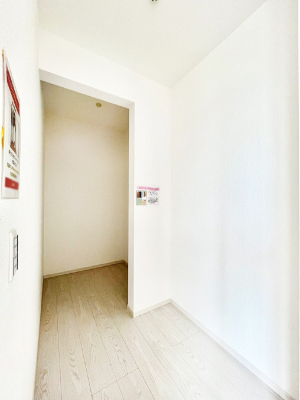 ���̑��@�����`Walk-in Closet�`�@�K�v�Ȃ��̂�R�[�f�B�l�[�g���ꗗ���Ċm�F�ł��A�g�x�x�⏀�����Z���ԂōςރE�H�[�N�C���N���[�[�b�g��ݒu���܂����B�Ƃ̒�����������Ƃ�����֗��Ȏ��[�X�y�[�X�ł��B