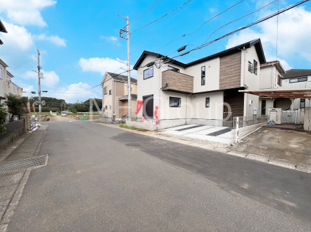 ���n�O�ώʐ^�@�O�ʓ��H�F  �ՐÂȏZ��n���͂���Ԓʂ�̏��Ȃ����H�B  ���Ԃ̏o��������炭�炭�ł��I���s���_�E���n���w�̂���]�́A���C�y�ɂ��₢���킹���������I  ���ӂɂ͔����������[����