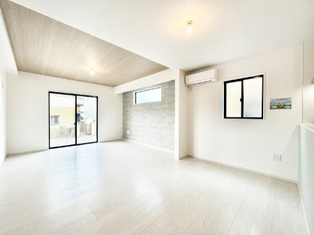 ���̑����ρ@�����`Living�`�@�����ɂ݂͂�Ȃ��W���A�H���Ɗy������b���n�܂�B�b�ɖ����ɂȂ肷���āA��������Y��锼�߂��ɂȂ��Ă��܂��B����ȑ��̊Ԃ̍K�������������Ă����ꏊ�ł��肽���B