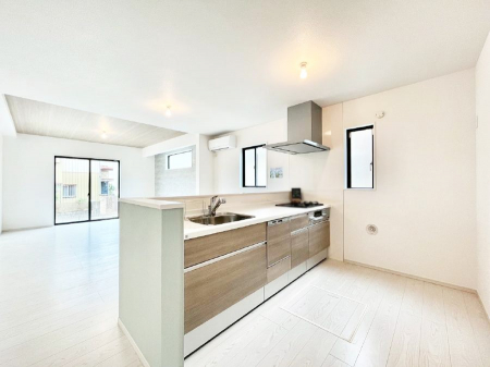 �L�b�`���@�����`Kitchen�`  ���r���O�����n����J�E���^�[�L�b�`���B  ���������Ȃ���Ƒ��ƃR�~���j�P�[�V�������Ƃ�邾���łȂ��A�傫�ȊJ���������邱�Ƃ��ł��܂��B  ���q�l�̐����������邱�Ƃ��ł��܂��ˁI