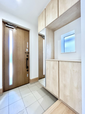 ���ց@�����`Entrance�`�@���ʔ��~���[�t�Ȃ̂ŁA���o�����O�̐g�����Ȃ݃`�F�b�N�Ɂ��􌺊ւ͂��q�l�����o�}�������ԍŏ��̏ꏊ�A�A���Ă��鎞�ɓ���ŏ��̏ꏊ�B����ȏꏊ�����炱���A���ǂ���ԂɁc��