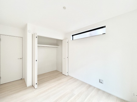 �Q���@�����`Bed Room�`�S�����ɂ͎��[�N���[�[�b�g�������I���i�g���̂��m���⏬���͂������A�G�ߕ��̂��m���Ȃǂ���������Ɛ������ڂ����܂������܂��B  ������Ԃ��L���g�p�ł��܂��ˁB