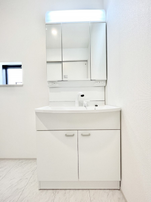 ���ʑ�E���ʏ��@�����`Dressing Room�`  ����������F�����œ��ꂳ��Ă���ƁA�X�b�L���Ɛ�������ۂ������܂��B  ���̗��ɂ͂����Ղ�Ǝ��[�X�y�[�X��W�������I  �����́A�V���v�����@�\�����d�����āB