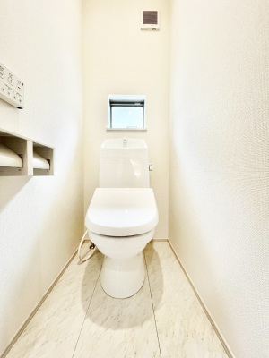 �g�C���@�g�C����1�K��2�K���ꂼ��ɔz�u����Ă��ĂƂĂ��֗��ł��B 