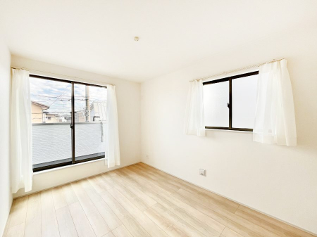 ���̑����ρ@������A�������`Bed Room�`�@2�ʍ̌����m�ۂ������邢�����́A���ʂ����ǂ��A��ϋ��S�n�̗ǂ���ԂƂȂ��Ă���܂��B�u�₩�ȕ��������ċN���钩�́A���K�����̎n�܂�ɁI���������ʕ����ƂĂ��ǂ��Z�܂���