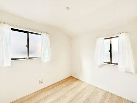 �Q���@������A�������`Bed Room�`�@�؂̉����肪�₳�����t���[�����O�͈��炬�������炷�v���C�x�[�g��ԁB����߂̃t���[�����O�ł��̂ŁA�ǎ��Ƃ��}�b�`���A���������X�ɍL�������Ă������ʂ��B