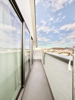 �o���R�j�[�@������A�������`Balcony�`  �o���R�j�[�͉������z���������݁A���z�c����󕨂��C�����悭�������Ƃ��ł��܂��B  �g���₷���J���I�ȃo���R�j�[�ł����z�����������Ղ�~�蒍���A�o���R�j�[�t���Z�܂��B  