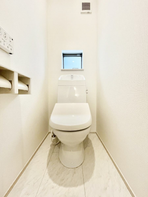 �g�C���@������A�������`Toilet�`�@�������̂��鐅����g�C���̓E�H�V�����b�g�t���ł����g�C���͖����g�킴��𓾂Ȃ����́B����������ۂ������ł��ˁB�g�C����2��������̂Œ��̍��G���ɕ֗��ł��I