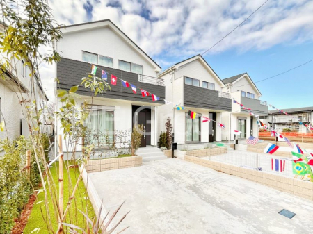 ���n�O�ώʐ^�@�O�ρ�A�������`Exterior�`  �ՐÂȏZ��n�Ŏq��ĉƑ��Ƀs�b�^���B  �����̂��U�������K�ȗ΂Ɍb�܂ꂽ�G���A�ŁA���R�ɕ�܂ꂽ���₩�ȕ�炵���������邽�߂́A��Ƃ肠��Z���������Ă��܂��B