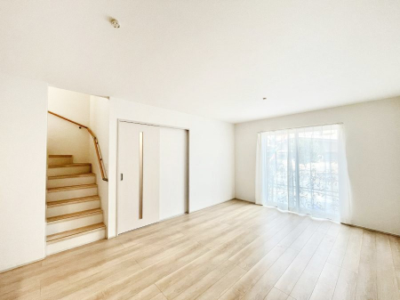 ���̑����ρ@������A�������`Living�`�@���r���O�ɊK�i�̂���Ԏ��ł���Ƒ��̃R�~���j�P�[�V�������X���[�Y�Ɏ��܂��ˁ��Ƃ肠���炵�ƐS�n�悢�Z�����a���ґ�Ȏ��Ԃ����Ƒ��݂�Ȃł��߂����������B