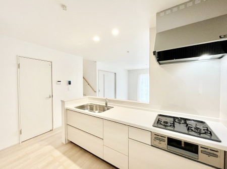 �L�b�`���@������A�������`Kitchen�`�@�u���������͉�����낤�v����ȃL�b�`���Ȃ�v�������藿�����ł����Ⴂ�܂��B�L�b�`������̓��r���O����]�ł��܂��B�Ƒ����Ȃ��邨�Ƃ������ɂ������܂��B