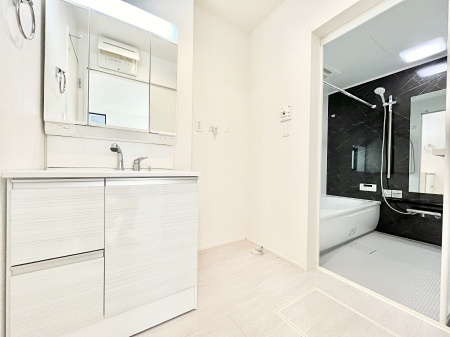 ���̑��@���ʏ��͂�Ƃ�̂���X�y�[�X�ŁA�g�x�x�������̃X�L���P�A���S�ɗ]�T�������Ăł������ł��B